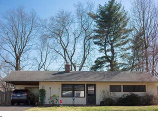 12 Gun Rd, Levittown, PA 19057