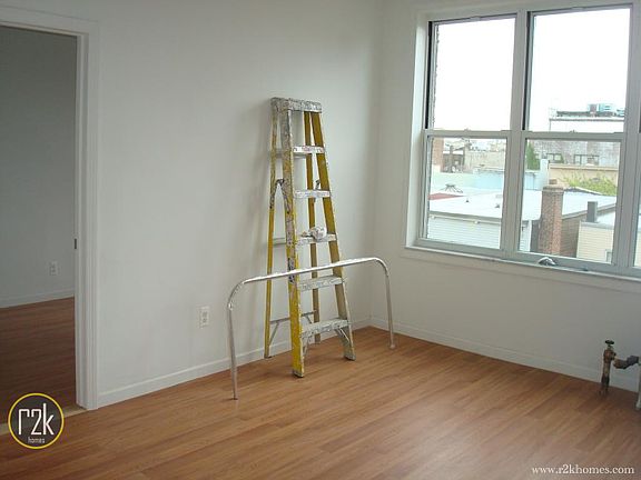 2nd image of 2827 37th St #11