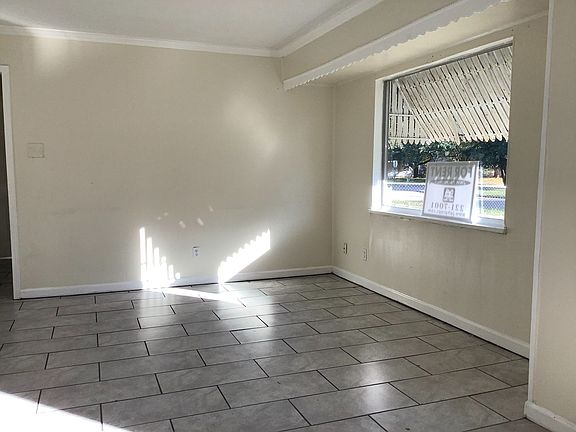 3rd image of 3010 Sunnybrook St