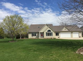 417 Mulberry Dr, Delafield, WI 53018