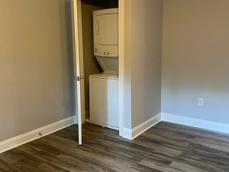 1322 Euclid Ave NE #12 — Photo 8