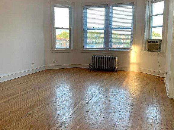 2nd image of 2638 W Summerdale Ave APT 2S