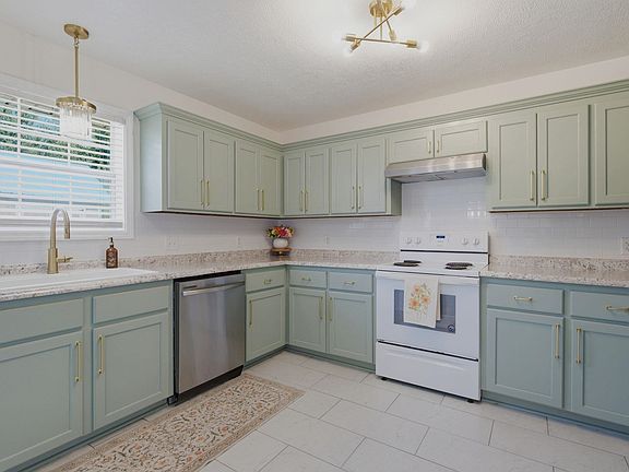 4th image of 2838 King Rd