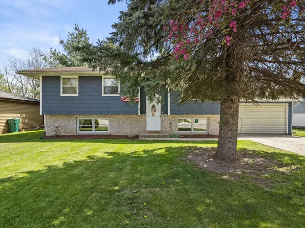 7555 Hendricks St, Merrillville, IN 46410