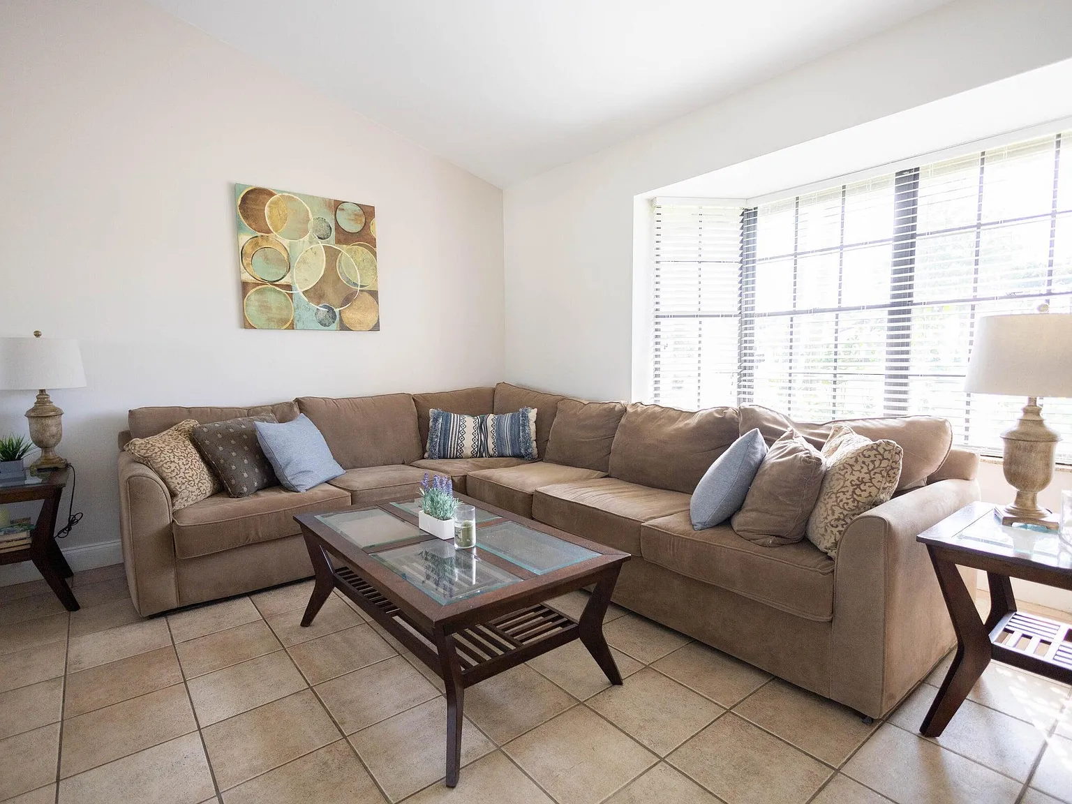 3 bed, 2.0 bath, 1745 sqft, $7,500 — Photo 3