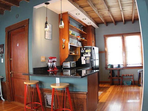 4th image of 210 N Park Ave