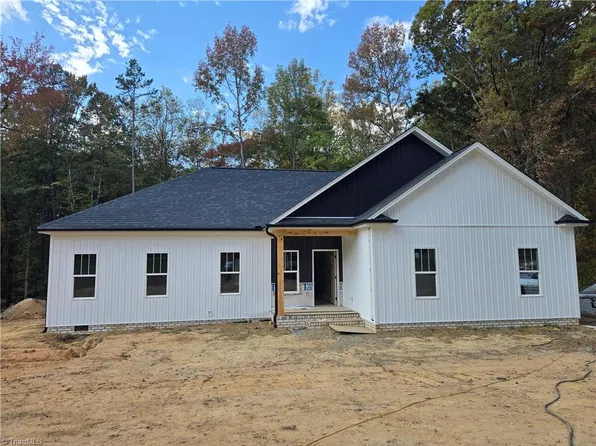 2131 Welcome Arcadia Rd, Lexington, NC 27295