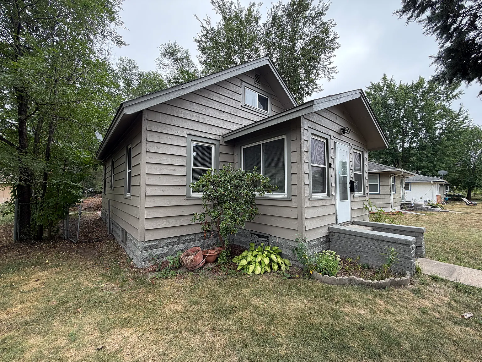 3 bed, 1320 sqft, $2,300 — Photo 2