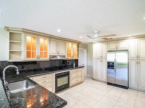 19527 Sea Pines Way, Boca Raton, FL 33498