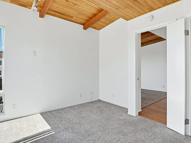 3731 Riviera Dr — Photo 13