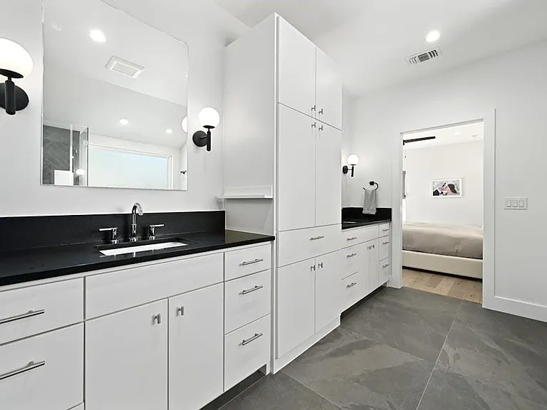 5212 Huisache St #2 — Photo 31