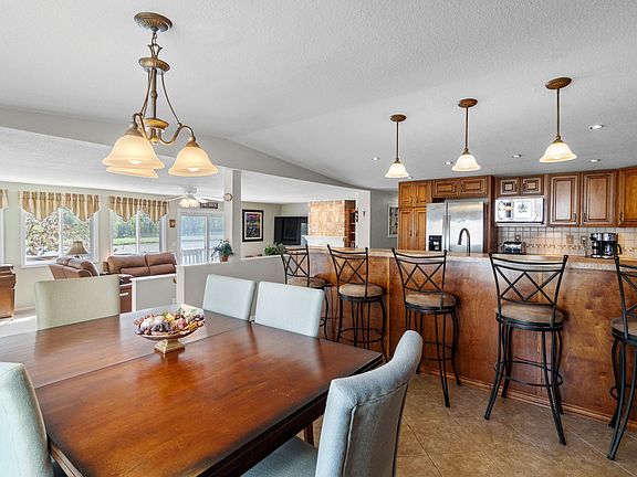 5th image of 8412 Lakeshore Dr