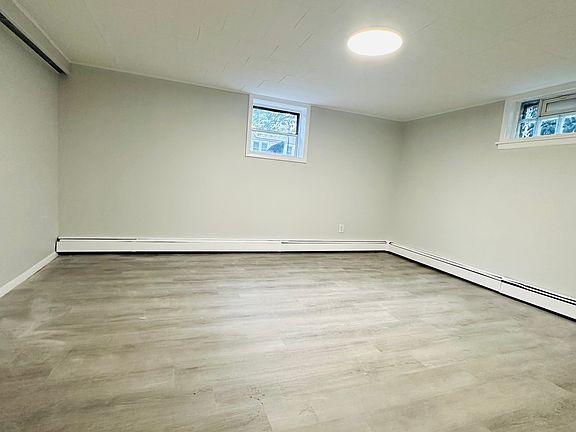 2nd image of 839 Roosevelt Ave #2