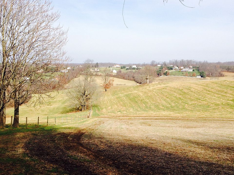 2nd image of 710 Chestnut Hill Rd