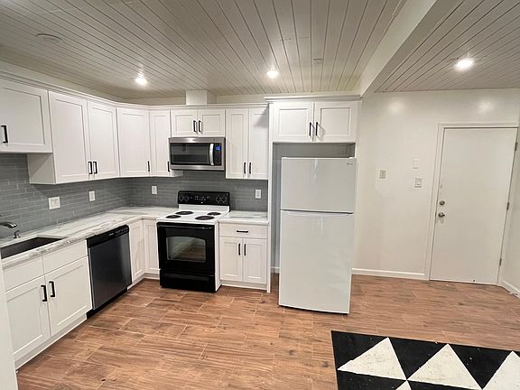 3rd image of 16224 NE 18th St