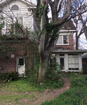 5th image of 915 Washington Ave