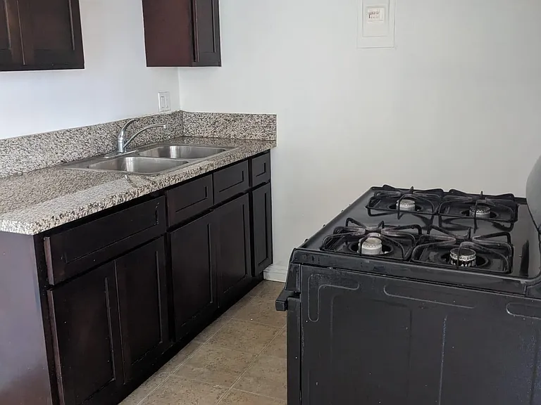 757 Karesh Ave #5 — Photo 5