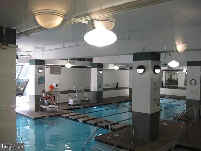 Watergate At Landmark — Photo 4