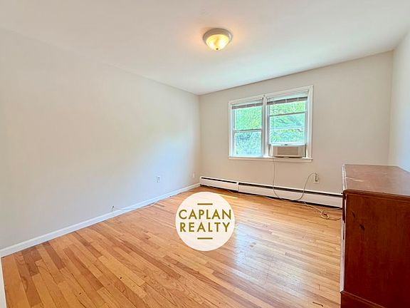 4th image of 95 Oak Ridge Dr #8