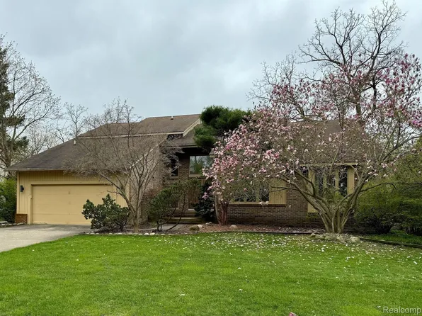 3234 Pine Lake Rd, West Bloomfield, MI 48324