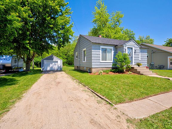 3rd image of 573 Butternut Dr