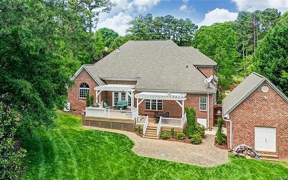 3rd image of 118 Pine Mist Dr