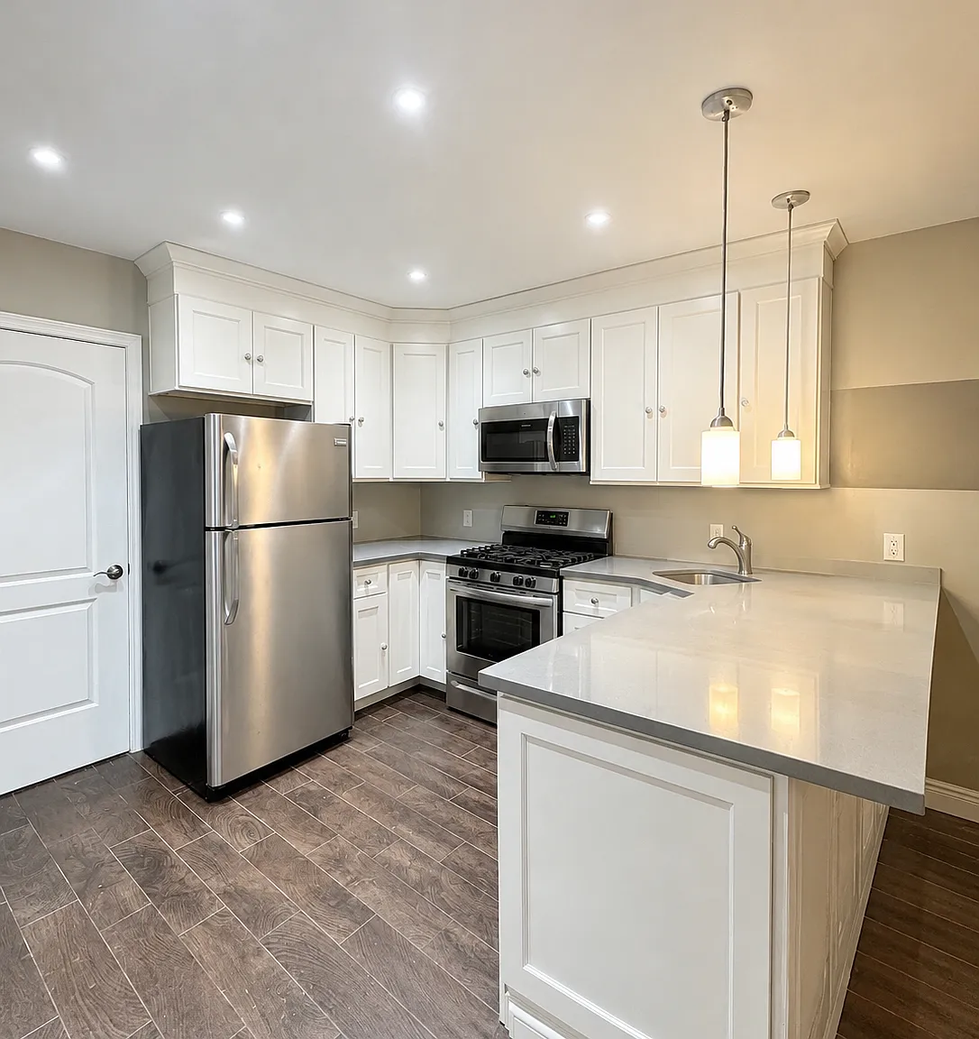 3 bed, 1300 sqft, $3,300 — Photo 1