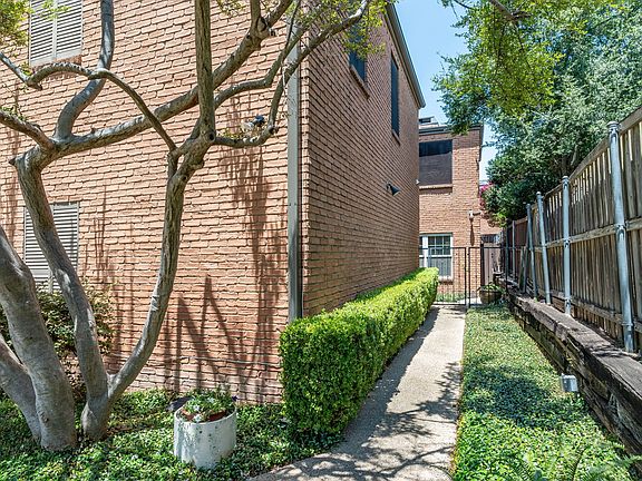 3rd image of 17365 Remington Park Cir