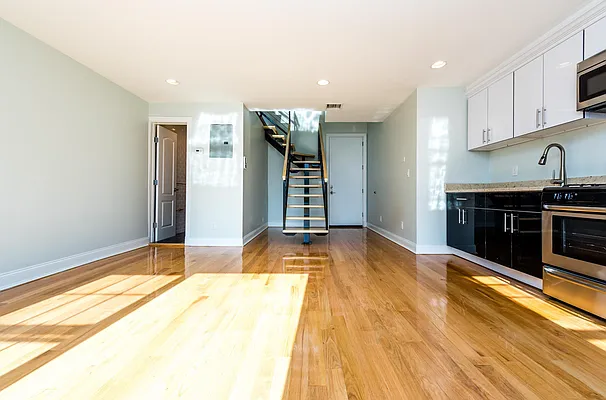 Rented by Nooklyn NYC LLC | media 9