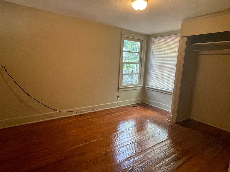 1211 N Oak St — Photo 6