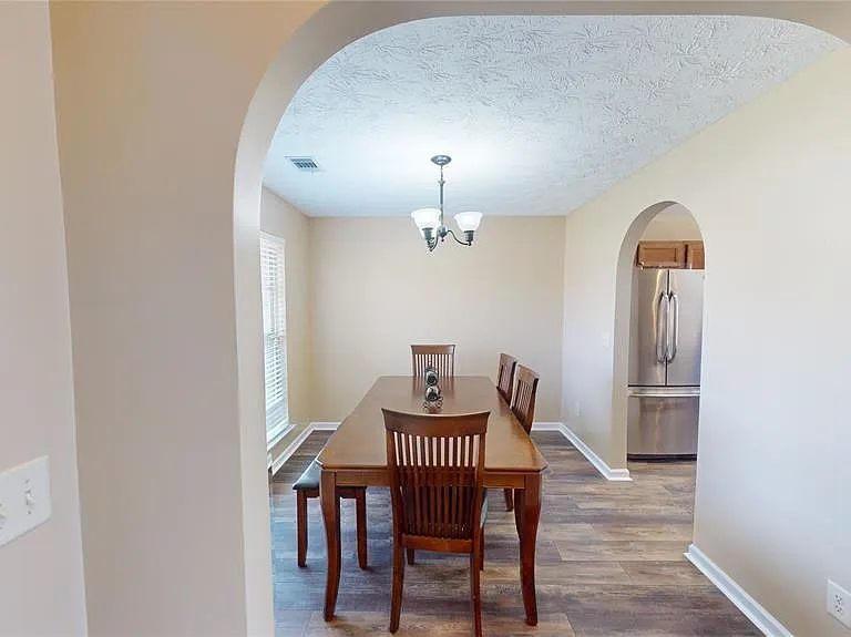 621 George Dr — Photo 2