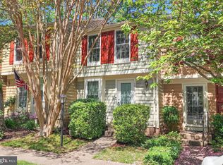 1560 Woodcrest Dr, Reston, VA 20194