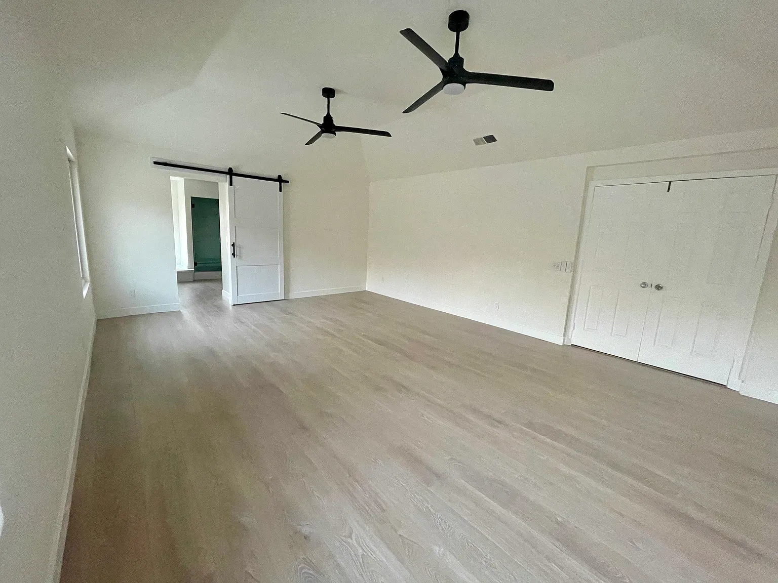 1 bed, 520 sqft, $1,800 — Photo 2