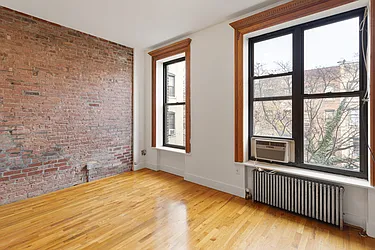 Rented by R New York