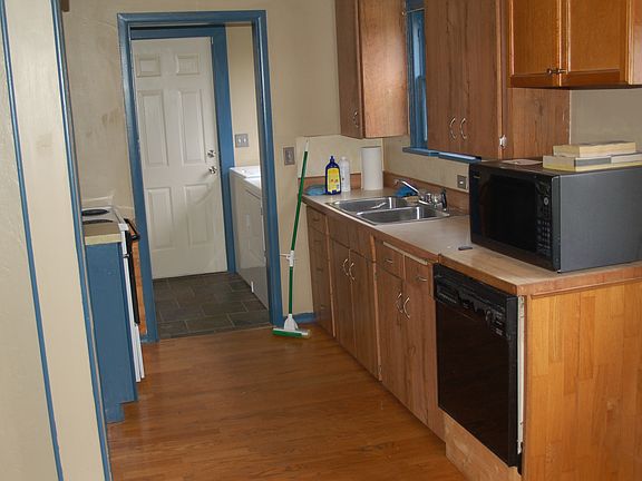 2nd image of 3917 S Ainsworth Ave