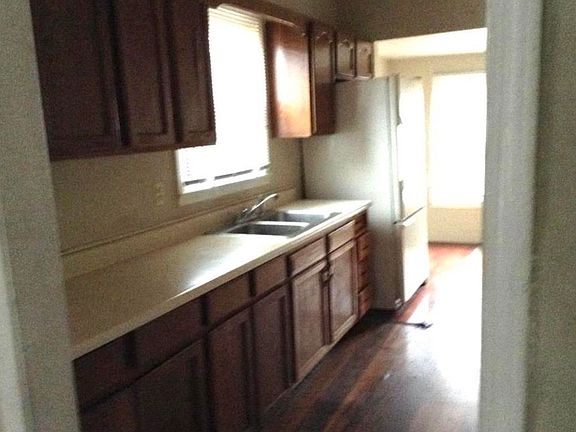 4th image of 701 W College St