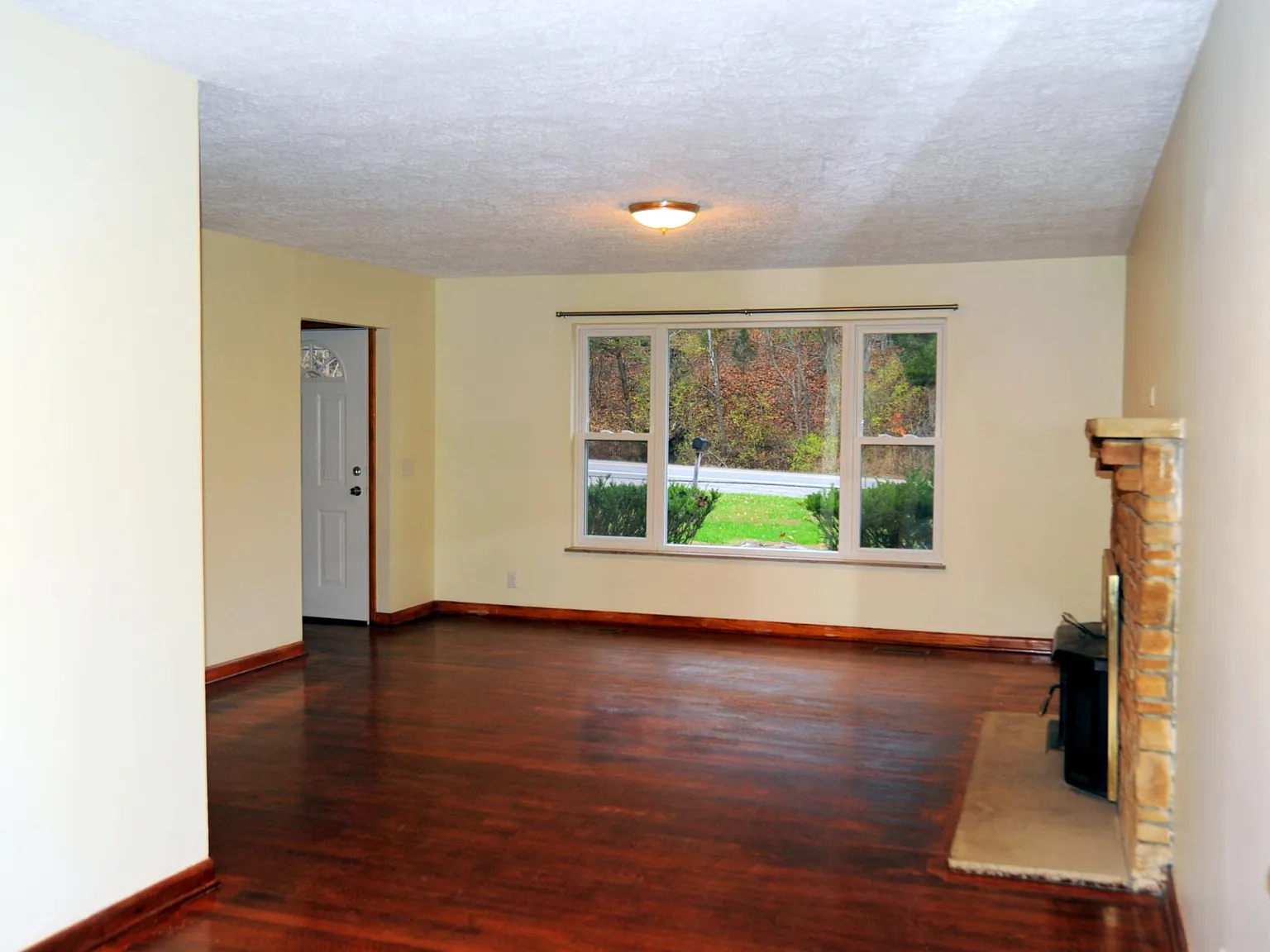 879 Charleston Rd — Photo 2