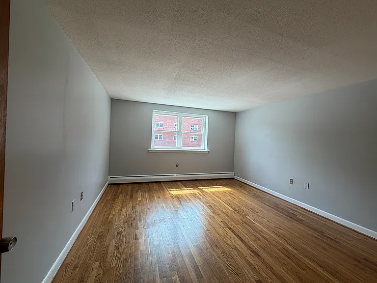 138 Store Ave #3R — Photo 6