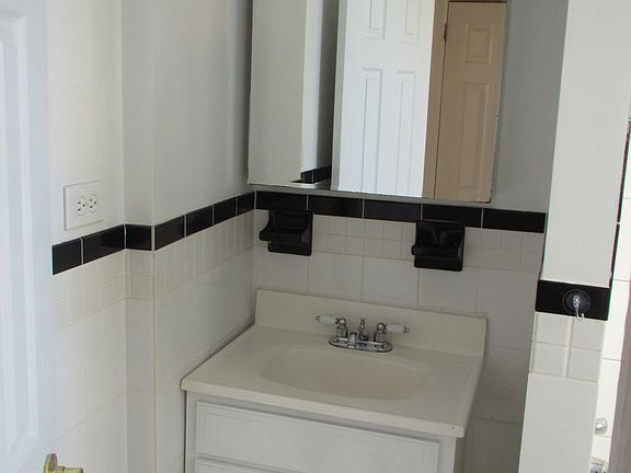 5th image of 4746 40th St APT 2E