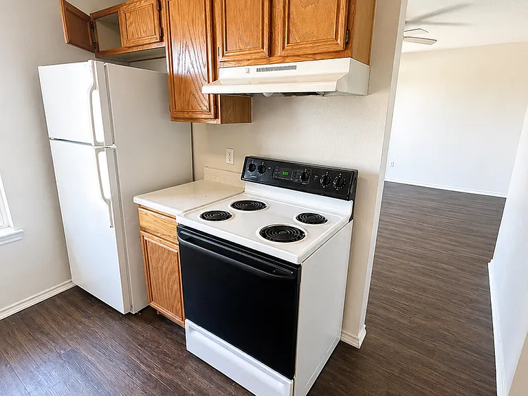 1501 Benttree Dr #D — Photo 5