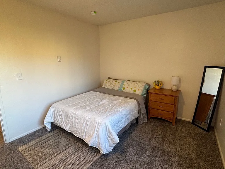 Sunnyside Village Apartments — Photo 51
