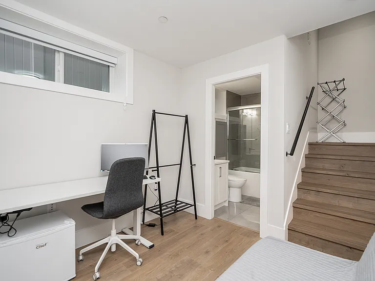 8090 Selkirk St #BASEMENT — Photo 7