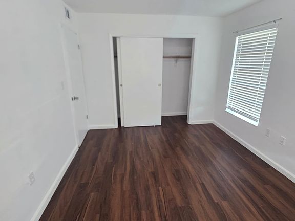 5th image of 16117 NE 19th Ct #14