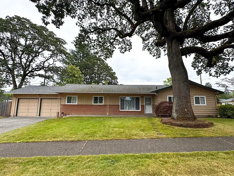 1480 SW Huntington Ave — Photo 1