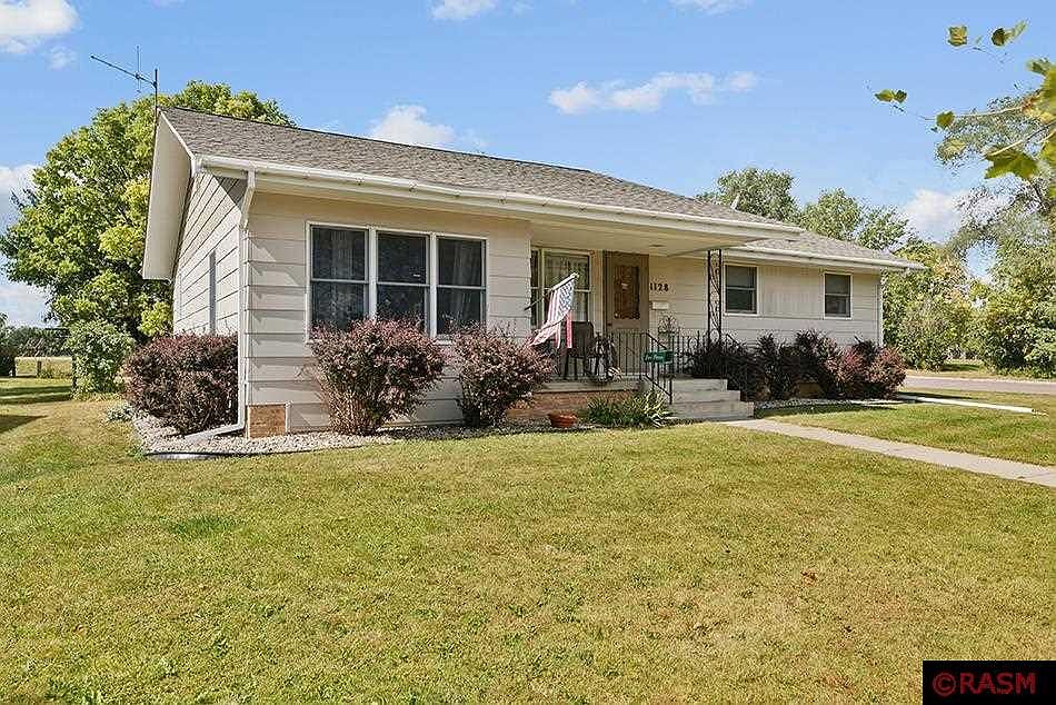 1st image of 1128 Willow Dr