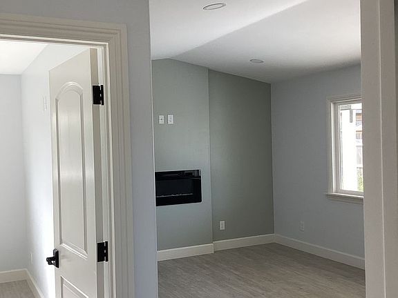 4th image of 3372 Drake Dr #B