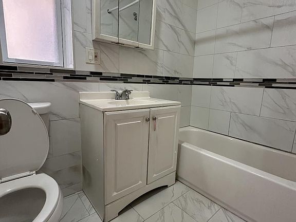 3rd image of 3056 Perry Ave Floor 1