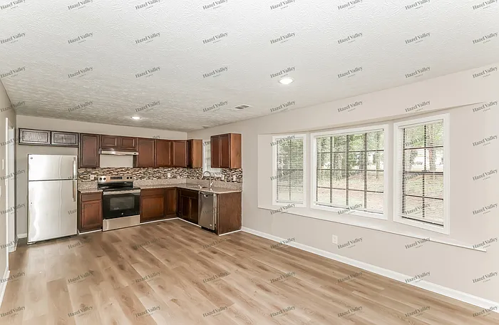621 Blue Flag Ln — Photo 4