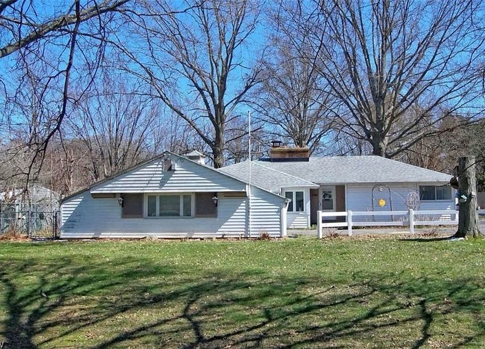 1st image of 7561 N Linden Ln