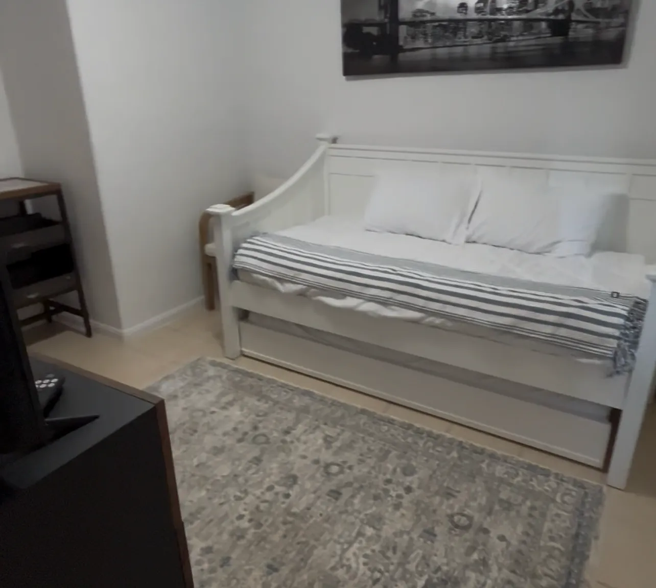 1 bed, 1.5 bath, 143 sqft, $825 — Photo 1